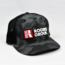 Load image into Gallery viewer, Midnight Black Camo Slight-Curve Flat-Bill Snap-Back Trucker