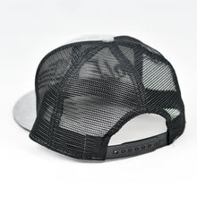 Load image into Gallery viewer, Heather Grey & Black Slight-Curve Flat-Bill Snap-Back Trucker