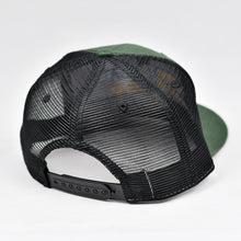 Load image into Gallery viewer, Forest Green &amp; Black Slight-Curve Flat-Bill Snap-Back Trucker
